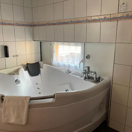 阿德勒小屋酒店